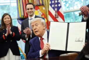 Tribunal dos Estados Unidos bloqueia tarifas recíprocas de Trump