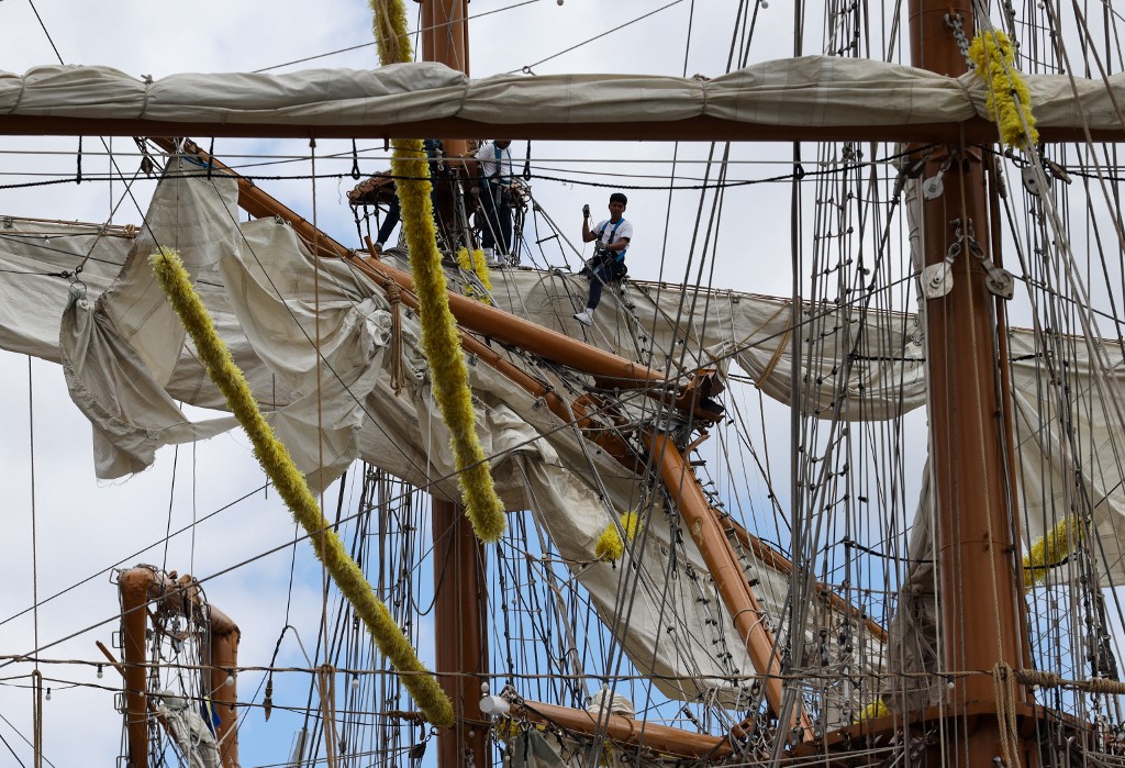 Tripulantes do navio que colidiu com ponte do Brooklyn chegam ao México