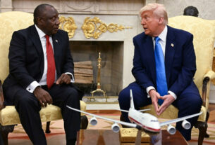 Trump embosca Ramaphosa com reivindicações de 'genocídio branco', ecoando Zelensky Showdown