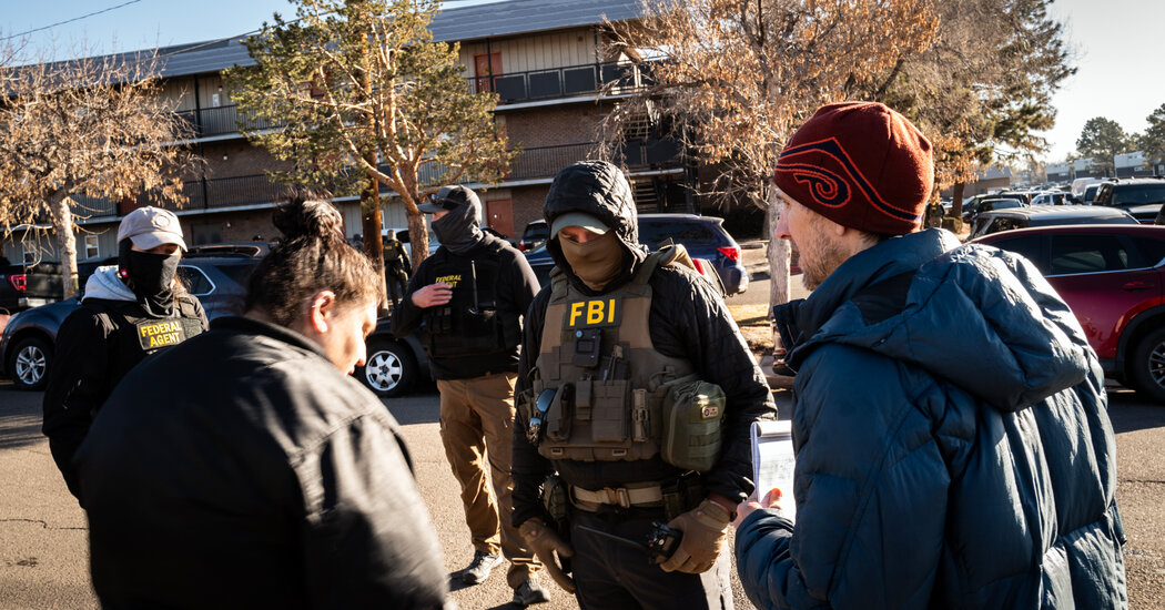 Trump pretende usar mais agentes do FBI, drogas e armas para perseguir imigrantes