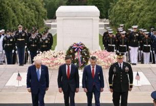 Trump, que se esquivou do rascunho, escolhe o Memorial Day para atacar os inimigos políticos, em vez de honrar os caídos