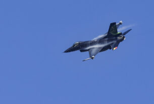 Ucrânia perde o F-16 em combate, piloto seguro depois de derrubar três ameaças aéreas russas