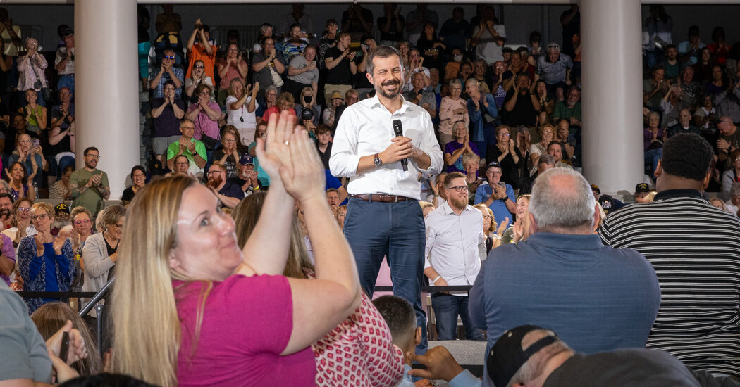 Um pote buttigieg barbudo cai em Iowa para um campo para veteranos