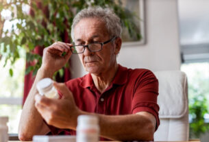 Veja os riscos do uso excessivo de medicamentos por idosos