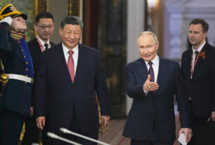 Xi conhece Putin em Moscou, enquanto a Ucrânia relata violações de trégua