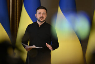 Zelensky pede sanções mais duras após ataque de ônibus russo mortal