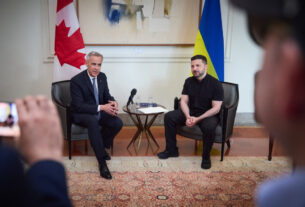 Zelensky se reúne com líderes do Canadá, Suíça em Roma