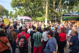 Manifestação da comunidade escolar da Emef Espaço de Bitita, no Canindé, na região central de São Paulo