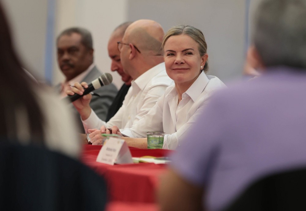 ‘Bolsonaro era mesmo capaz de tudo’, diz Gleisi Hoffman sobre fechamento de rodovias nas eleições