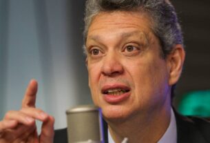 ‘Não me movo por fofocas’, diz ministro sobre poss...