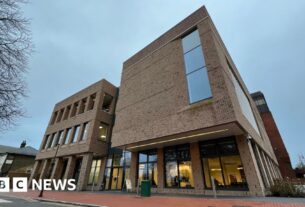 A dívida do Conselho de Thurrock deve subir para £ 1,1 bilhão
