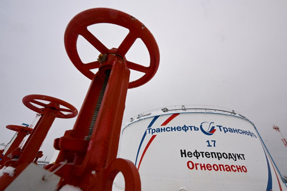 A maioria das nações do G7 pronta para cortar o valor de preço do petróleo russo sem o apoio de nós, dizem fontes
