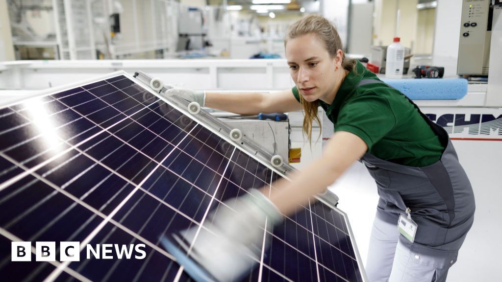 A maioria das novas casas de construção deve ser equipada com painéis solares