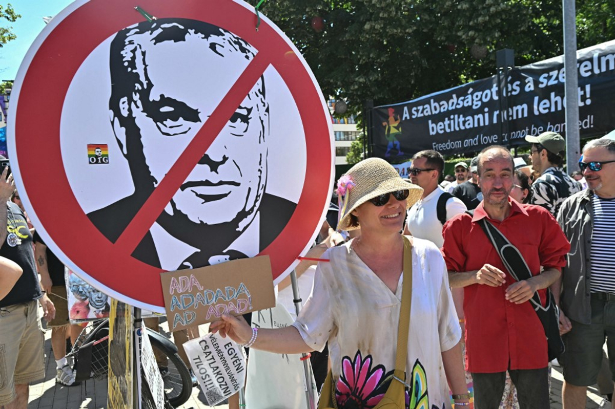A oposição zomba de Orbán, chamando -o de 'rei do orgulho europeu' depois de uma grande desfile de Budapeste