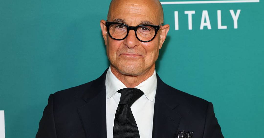 A relação entre Stanley Tucci e rei Charles, conec...