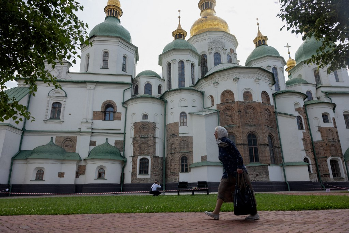 A restauração começa na catedral de Kyiv danificada por greve russa