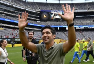 Abel Ferreira indica que deve renovar com o Palmeiras até 2027
