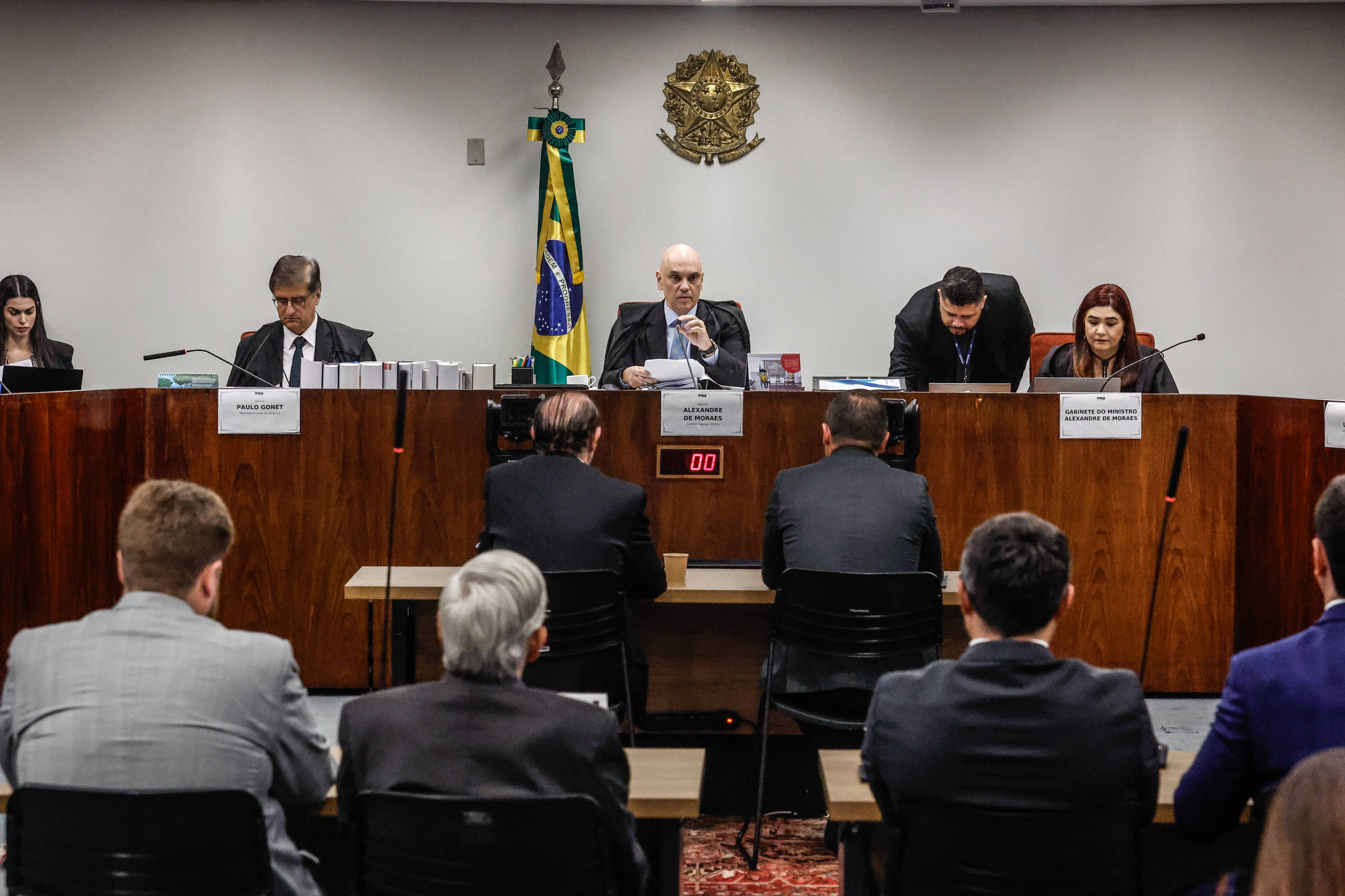 Acareação de Cid e Braga Netto será fechada ao público - 17/06/2025 - Brasília Hoje