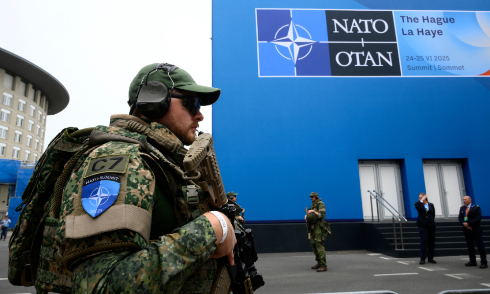 Às vésperas da cúpula em Haia, manifestantes protestam contra a OTAN, gastos militares e guerra com Irã