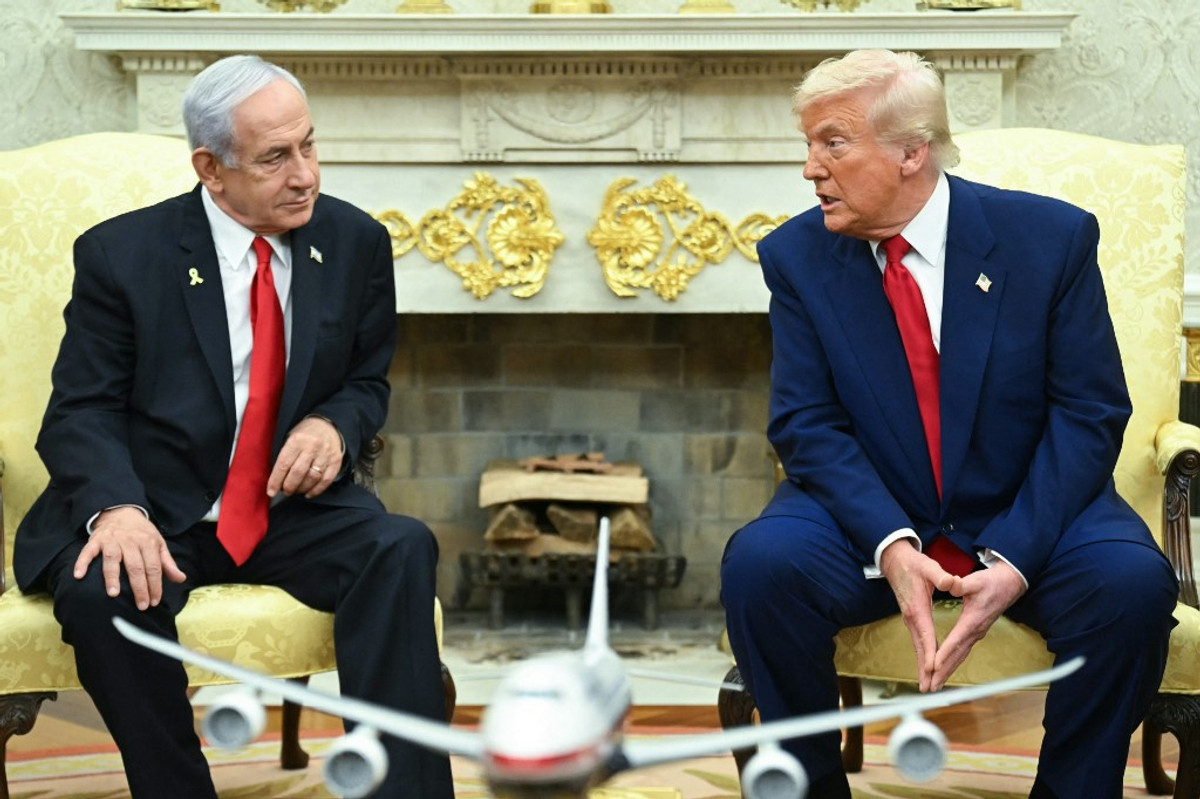 Atacando o Irã, Israel desafia descaradamente o 'homem da paz' ​​Trump