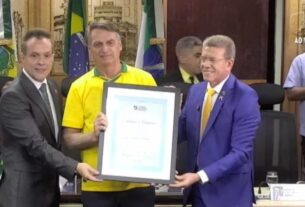 Bolsonaro recebe títulos de cidadão natalense e potiguar durante agenda no RN