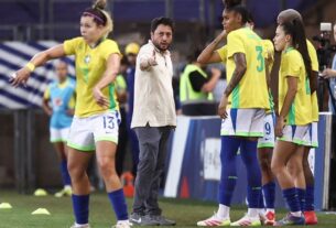 Brasil abre dois, mas leva virada da França no último amistoso antes da Copa América