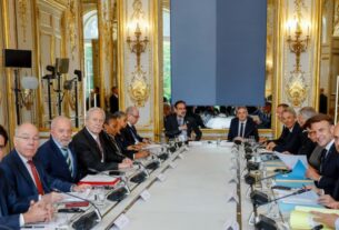 Ministro Silvio Costa Filho, o primeiro à esquerda, participou da reunião bilateral com Lula e Macron realizada na manhã desta 5ª feira (5.jun.2025)
