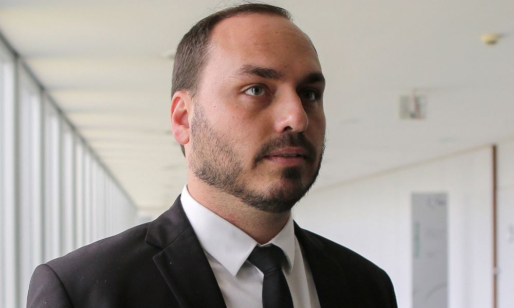 Carlos Bolsonaro critica indiciamento no caso da ‘Abin Paralela’: ‘PF do Lula’