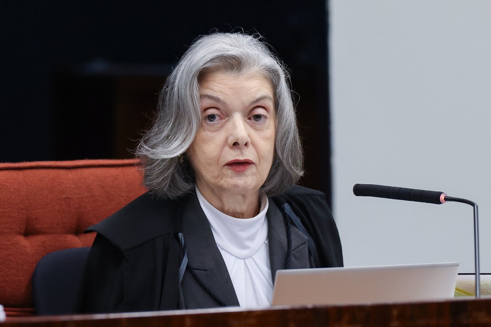 Cármen Lúcia vota por responsabilização das redes e diz que 'não se pode naturalizar a morte em nome da liberdade'