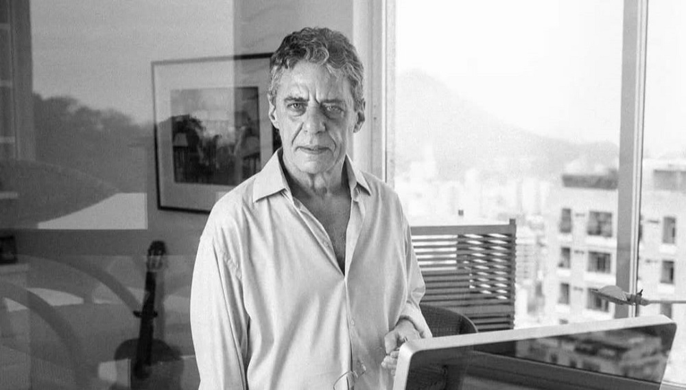 Chico Buarque passa por cirurgia no crânio