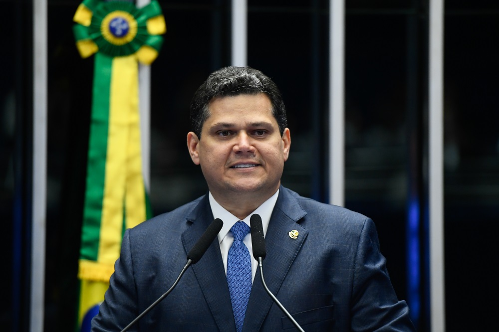 Davi Alcolumbre promulga Dia da Amizade Brasil-Israel