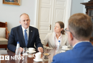 Dê novos recrutas £ 10.000 para ingressar no Exército, diz Sir Ed Davey