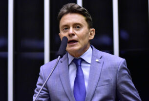 Deputado manda emenda para recapear condomínio onde mora - 25/06/2025 - Poder