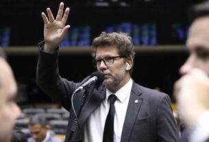 Deputados exigem respostas sobre transação de urânio com a China em meio a tensões globais