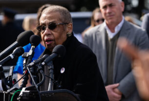 Eleanor Norton, delegado de DC no Congresso, se apega a um assento em meio a sinais de declínio