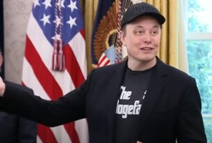 Elon Musk com machucado no olho