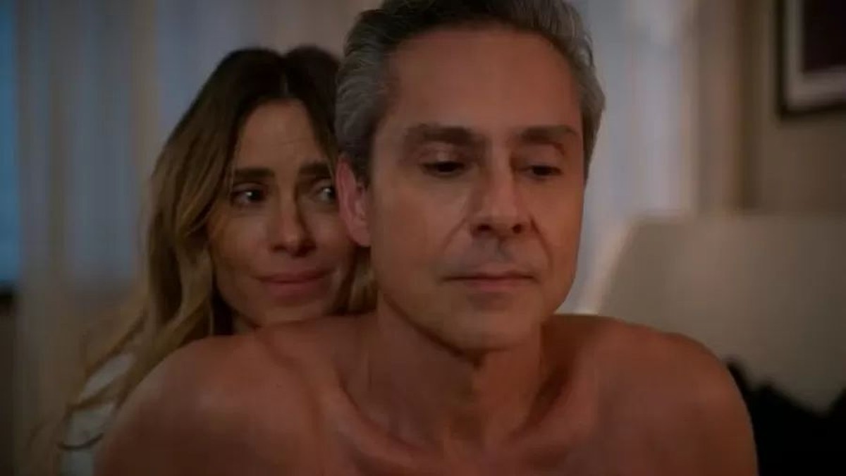 Em 'Vale tudo', Leila se deslumbra com os presentes que ganha de Marco Aurélio