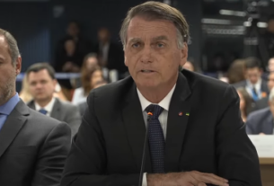 Em depoimento Bolsonaro minimiza declarações e cita adversários em defesa