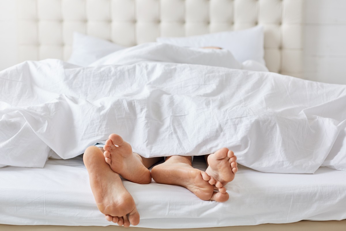 Entenda o que é 'Shallow': nova tendência sexual pode esquentar (com leveza!) o seu Dia dos Namorados