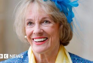 Esther Rantzen pede aos senhores que não bloqueie Bill