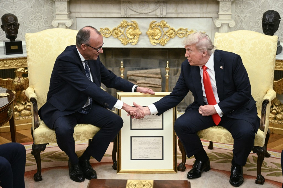 "Estou com a Ucrânia", declara Trump, como Merz pede que ele pressione a Rússia