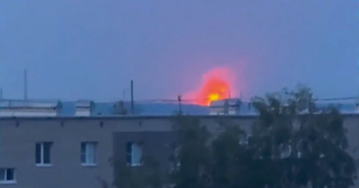Explosões Rock Russian Town, o fogo entra em erupção quando Drones supostamente atingem a fábrica de pólvora
