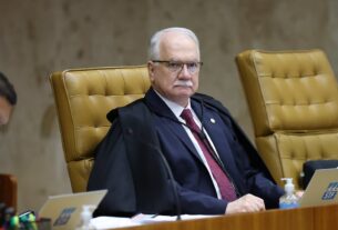 Fachin vota contra responsabilização automática de redes sociais