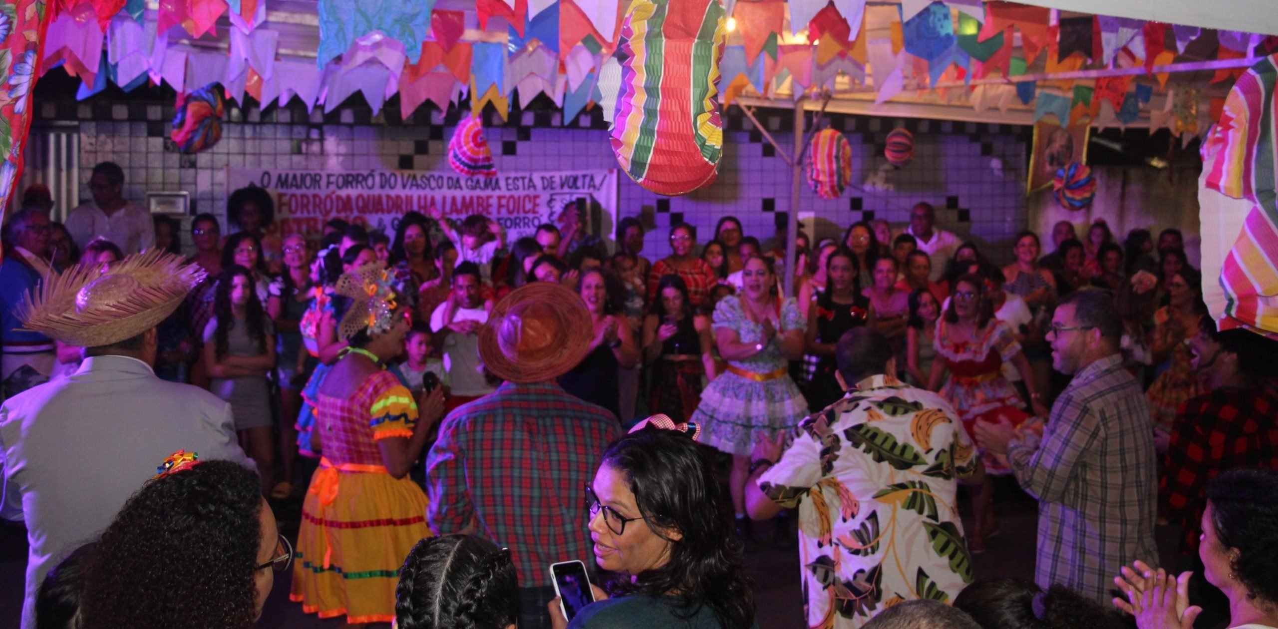 Festa junina organizada pela comunidade resiste há quase 50 anos na zona norte do Recife