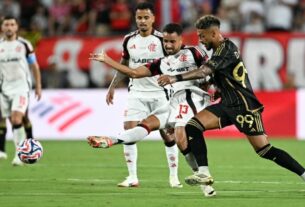 Flamengo busca empate no final e encerra fase de grupos do Mundial de Clubes invicto
