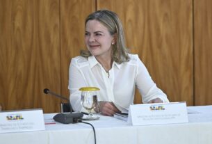 Gleisi Hoffmann elogia decisão do STF sobre big techs e diz que internet ‘não pode ser terra sem lei’
