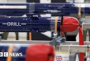 Governo do Reino Unido para gastar £ 1,5 bilhão em seis novas fábricas de armas