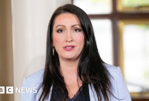 Homem preso por postagens ameaçadoras para políticos dup