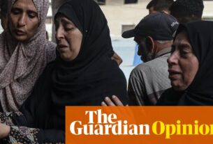 Israel mata palestinos inocentes. Ativistas Spray-Paint um avião. Adivinhe qual o governo do Reino Unido chama de terrorismo | Sally Rooney