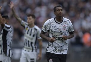 Jô, ex-jogador do Corinthians, é preso no Aeroporto de Guarulhos por não pagar pensão